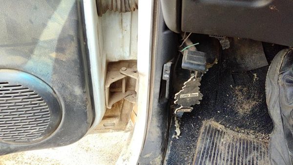 1998-2005 S10 Pickup Driver Left Lower Kick Trim Panel Oem Gray 12D — photo 2