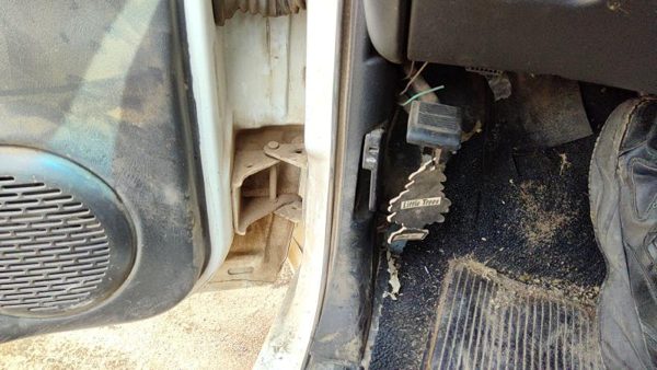 1998-2005 S10 Pickup Driver Left Lower Kick Trim Panel Oem Gray 12D — photo 3