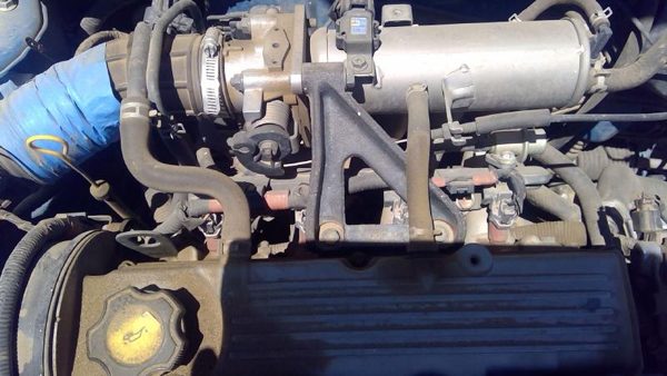 1998-2001 Suzuki Swift complete fuel Rail Assembly with Injectors OEM 1.3L — photo 3