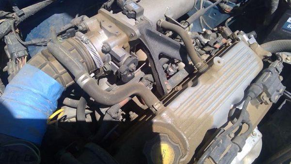 1998-2001 Suzuki Swift complete fuel Rail Assembly with Injectors OEM 1.3L — photo 2