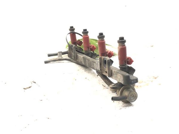1998-2001 Suzuki Swift complete fuel Rail Assembly with Injectors OEM 1.3L — photo 6