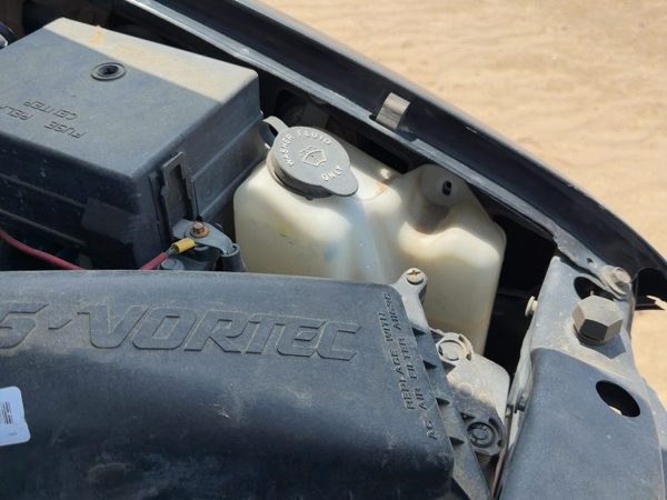 95-05 S10 Blazer Windshield Washer Fluid Reservoir With Pump Oem Wiper Tank — photo 4