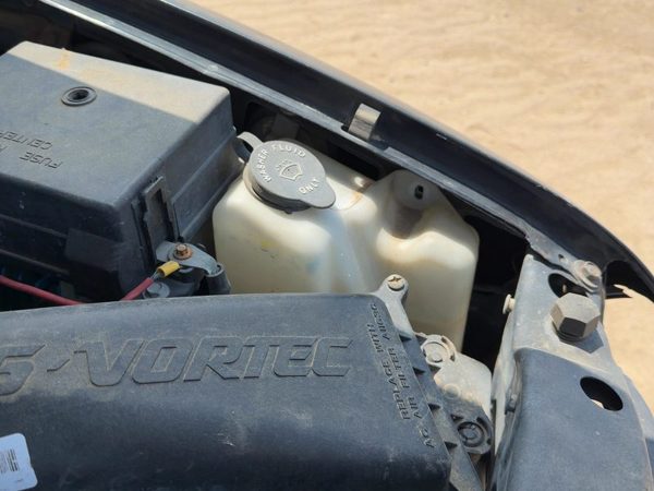 95-05 S10 Blazer Windshield Washer Fluid Reservoir With Pump Oem Wiper Tank — photo 3