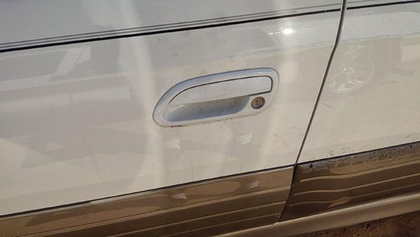 2000-2004 Legacy Outback Driver Left Front Outside Door Handle Oem White 8Y3 — photo 5