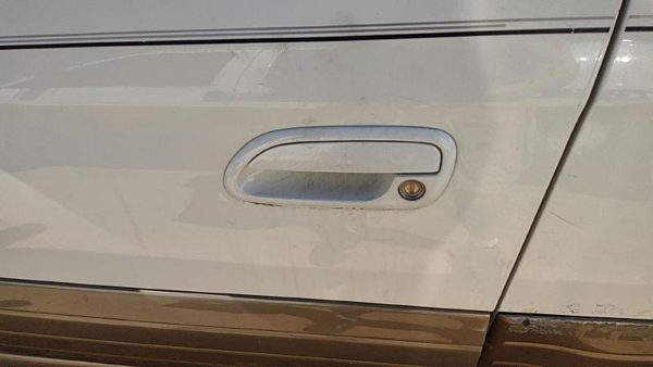 2000-2004 Legacy Outback Driver Left Front Outside Door Handle Oem White 8Y3 — photo 1