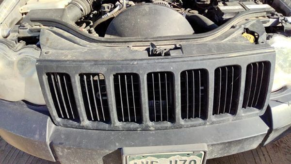 2008-2010 Jeep Grand Cherokee Front Grille Assembly Oem 55079362Ac — photo 4