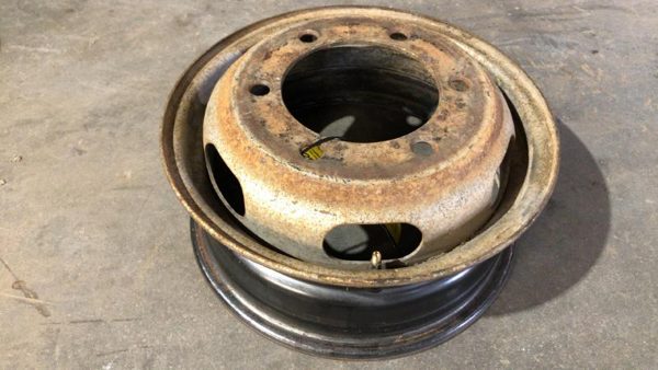 2002-2006 Sprinter Van 3500 15" X 5.50'' -- 6.25'' Pilot Hole Factory Dually Rim — photo 1