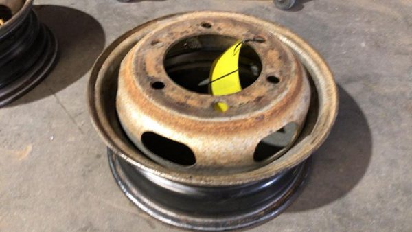2002-2006 Sprinter Van 3500 15" X 5.50'' -- 6.25'' Pilot Hole Factory Dually Rim — photo 3