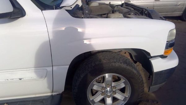 2005 Suburban 1500 Fender RH Chevy White 50U — photo 1