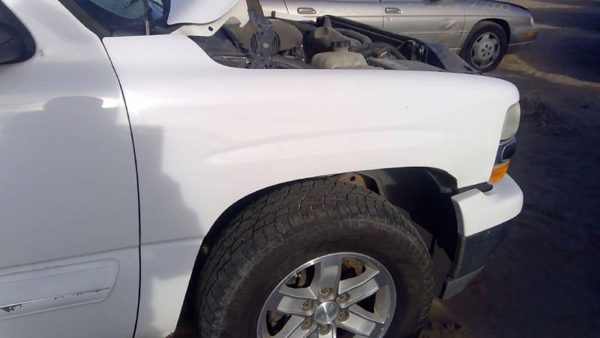 2005 Suburban 1500 Fender RH Chevy White 50U — photo 5