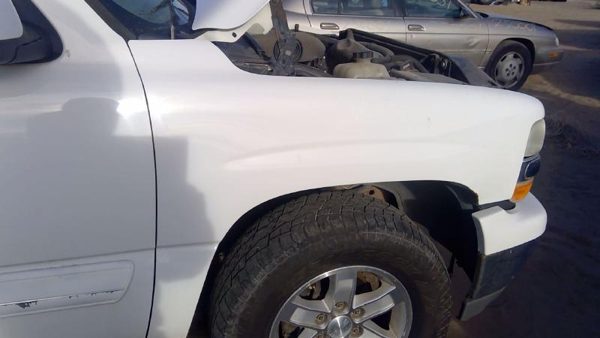 2005 Suburban 1500 Fender RH Chevy White 50U — photo 7