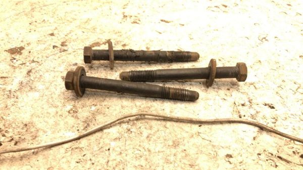2003-06 Cadillac Escalade Set Of Bolts Power Steering Gear Box Mounting Hardware — photo 4