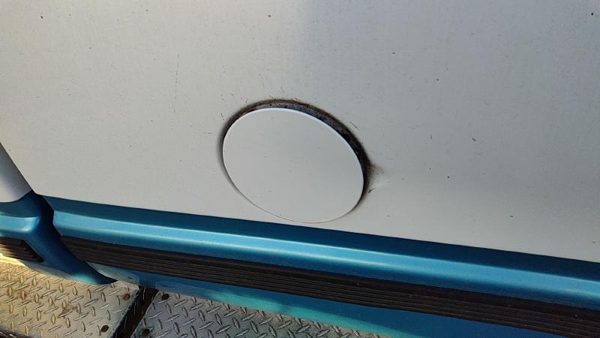 88-98 Gmc Sierra 2500 Fuel Tank Door With Hinge Gas Lid Oem Filler White — photo 3