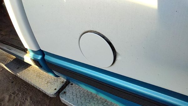 88-98 Gmc Sierra 2500 Fuel Tank Door With Hinge Gas Lid Oem Filler White — photo 1