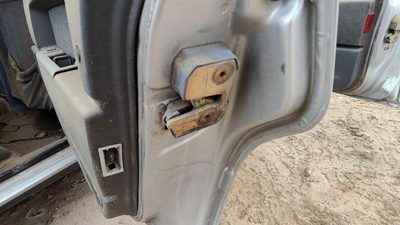 83-95 Volvo 740 Passenger Right Rear Door Latch With Rods/Cables Oem Back