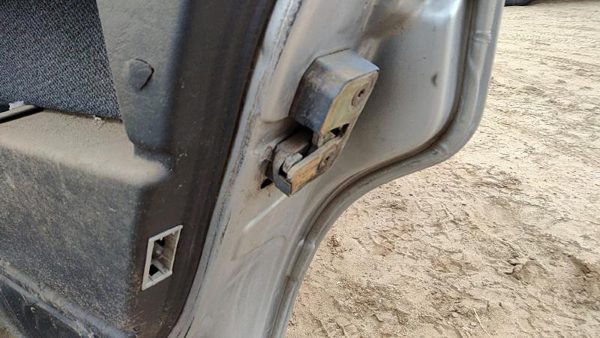 83-95 Volvo 740 Passenger Right Rear Door Latch With Rods/Cables Oem Back — photo 4