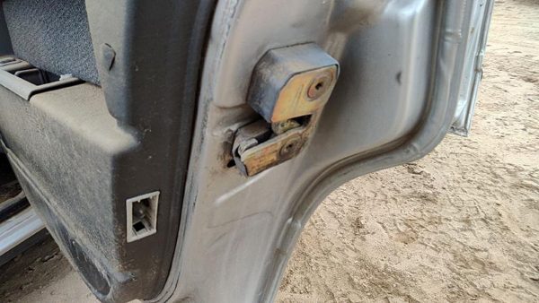 83-95 Volvo 740 Passenger Right Rear Door Latch With Rods/Cables Oem Back — photo 2