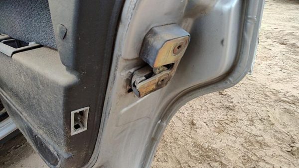 83-95 Volvo 740 Passenger Right Rear Door Latch With Rods/Cables Oem Back — photo 3