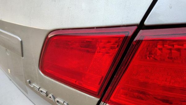 2010-2014 Subaru Legacy Outback Passenger Right Inner Tail Light Brake Lamp Rear — photo 2