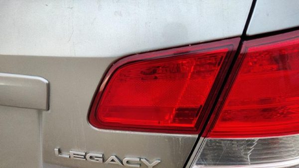 2010-2014 Subaru Legacy Outback Passenger Right Inner Tail Light Brake Lamp Rear — photo 1