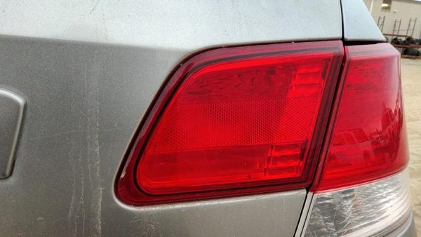 2010-2014 Subaru Legacy Outback Passenger Right Inner Tail Light Brake Lamp Rear — photo 4