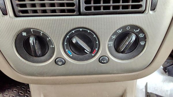 2002-2006 Ford Explorer Temperature Control Module In Dash Heater Ac Head Unit — photo 3