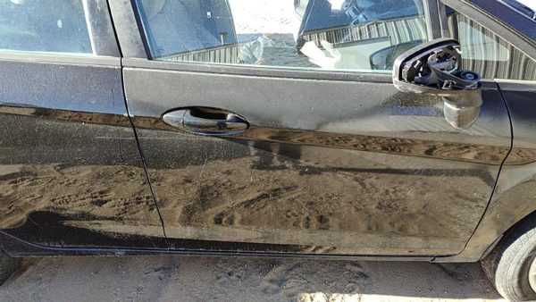 2011 Ford Fiesta Front Door RH Black Uh — photo 1