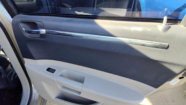 05-07 300 Passenger Right Rear Door Trim Panel With Switches Back Gray D1 — photo 4