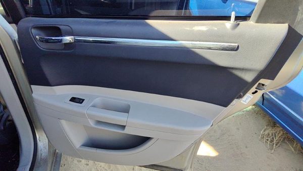 05-07 300 Passenger Right Rear Door Trim Panel With Switches Back Gray D1 — photo 2