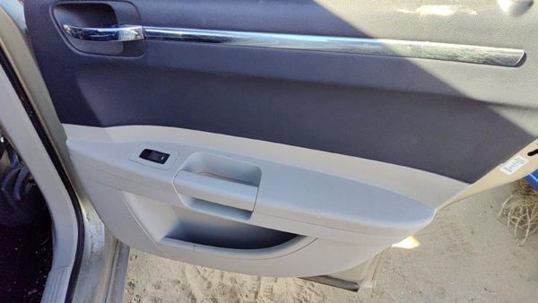 05-07 300 Passenger Right Rear Door Trim Panel With Switches Back Gray D1 — photo 5