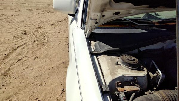 2000-04 Legacy Outback Passenger Right Hood Hinge Assembly Oem White 8Y3 — photo 1
