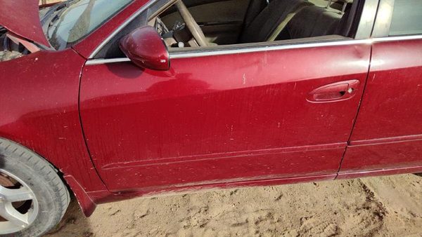 2006 Nissan Altima Front Door LH Red A15 — photo 3