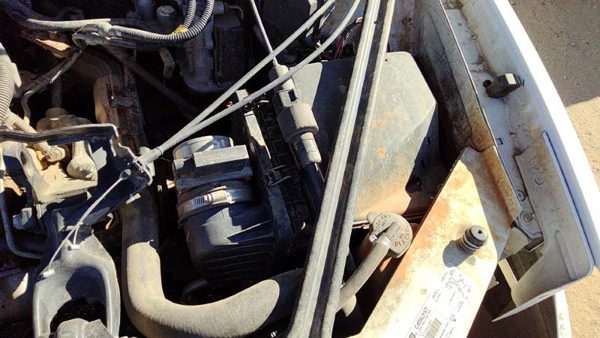 1998 Buick Century Complete Air Intake Cleaner Filter Box Housing With Tube 3.1L — photo 2