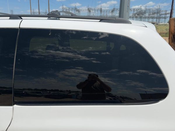 96-00 Town & Country Driver Left Rear Quarter Glass Back Side Window 04675729 — photo 2