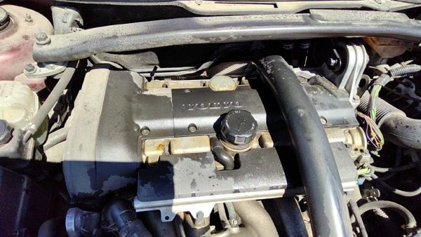 2001 Volvo V70 Engine Cover 2.4L Turbo — photo 5