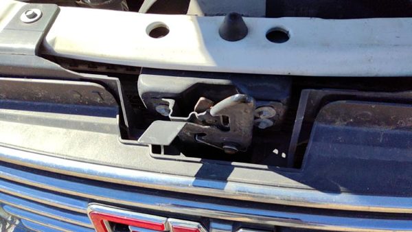 2002-2009 Gmc Envoy Hood Latch Assembly With Bracket Oem 89025314 — photo 3