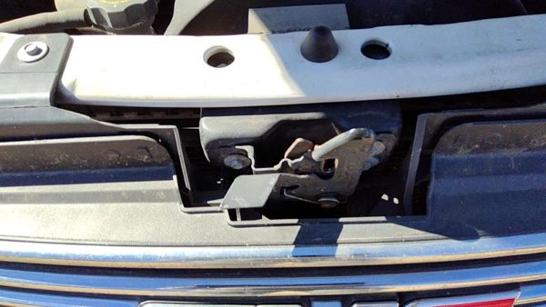 2002-2009 Gmc Envoy Hood Latch Assembly With Bracket Oem 89025314 — photo 2