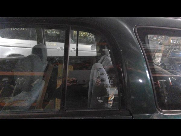 1999 Suzuki Grand Vitara Driver Rear Door Vent Glass Small Side Window Oem — photo 2