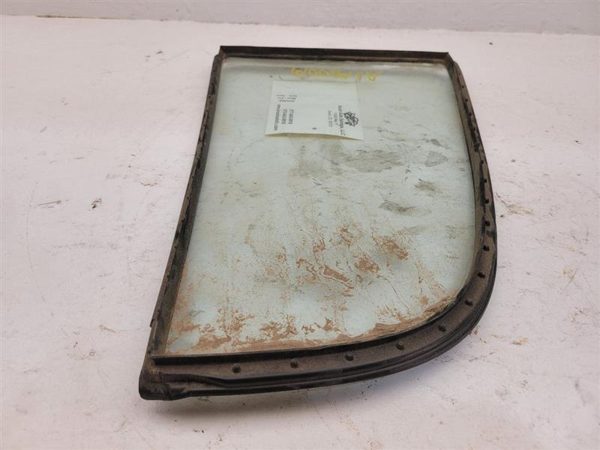 1999 Suzuki Grand Vitara Driver Rear Door Vent Glass Small Side Window Oem — photo 3