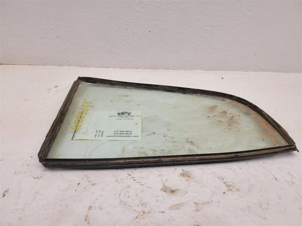 1999 Suzuki Grand Vitara Driver Rear Door Vent Glass Small Side Window Oem — photo 4