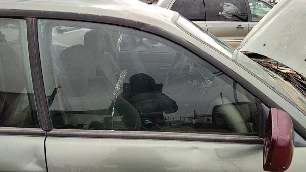 00-04 Legacy Outback Passenger Right Front Side Window Door Glass Oem 61011Ae02a — photo 1