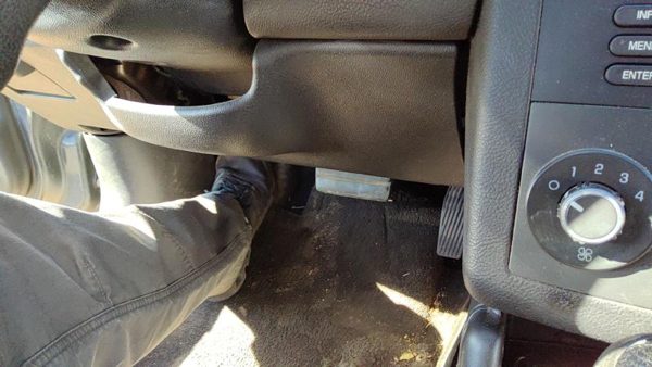 05-08 Pontiac G6 Lower Dash Under Column Knee Bolster Trim Panel Oem Black 19B — photo 3