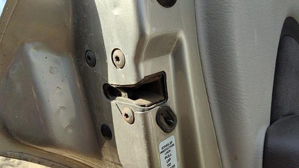 2001-2010 Chrysler Pt Cruiser Driver Left Rear Door Latch With Rods/Cables Back — photo 2