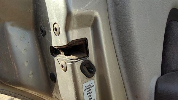 2001-2010 Chrysler Pt Cruiser Driver Left Rear Door Latch With Rods/Cables Back — photo 3
