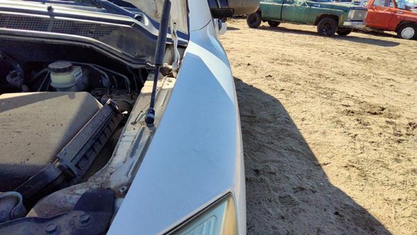 2004 Nissan Titan Driver Left Front Fender Oem Q10 White Hail 631017s031 — photo 2