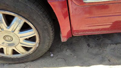 06 Chrysler Town Country Driver Left Moulding From Fender Oem Trim Strip Red Prh