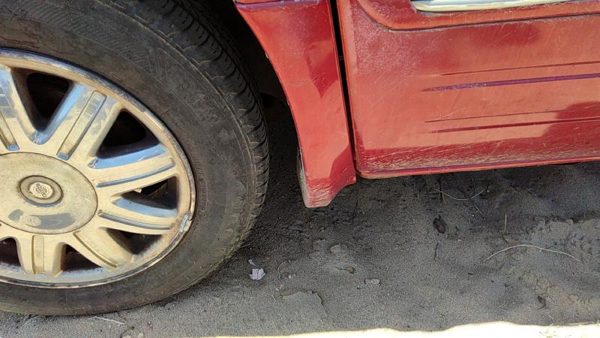 06 Chrysler Town Country Driver Left Moulding From Fender Oem Trim Strip Red Prh — photo 1