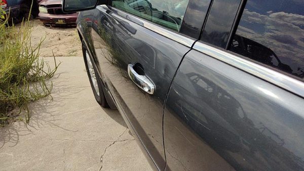2010 Chevrolet Traverse Front Door LH 57U 57U Cyber Gray — photo 2