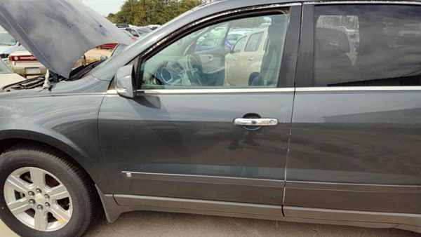 2010 Chevrolet Traverse Front Door LH 57U 57U Cyber Gray — photo 1