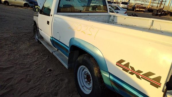 1993 GMC Sierra — vehicle photo 5